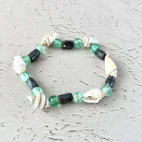 Conch Shells - Faceted Hematite Magnetic Beads - Stretch Bracelet - Green Glass - Picture 4 of 4